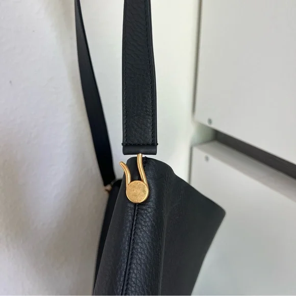 New THE ROW Large NS Tote Hook Shoulder Bag Purse in Black Leather - Picture 6 of 13